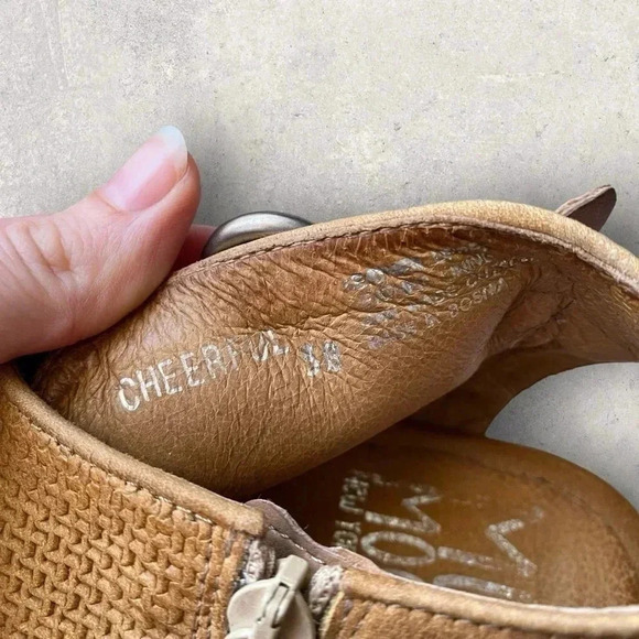 Miz Mooz Women's Cheerful Leather Buckle Sandals Size 8 Brown - Picture 3 of 6